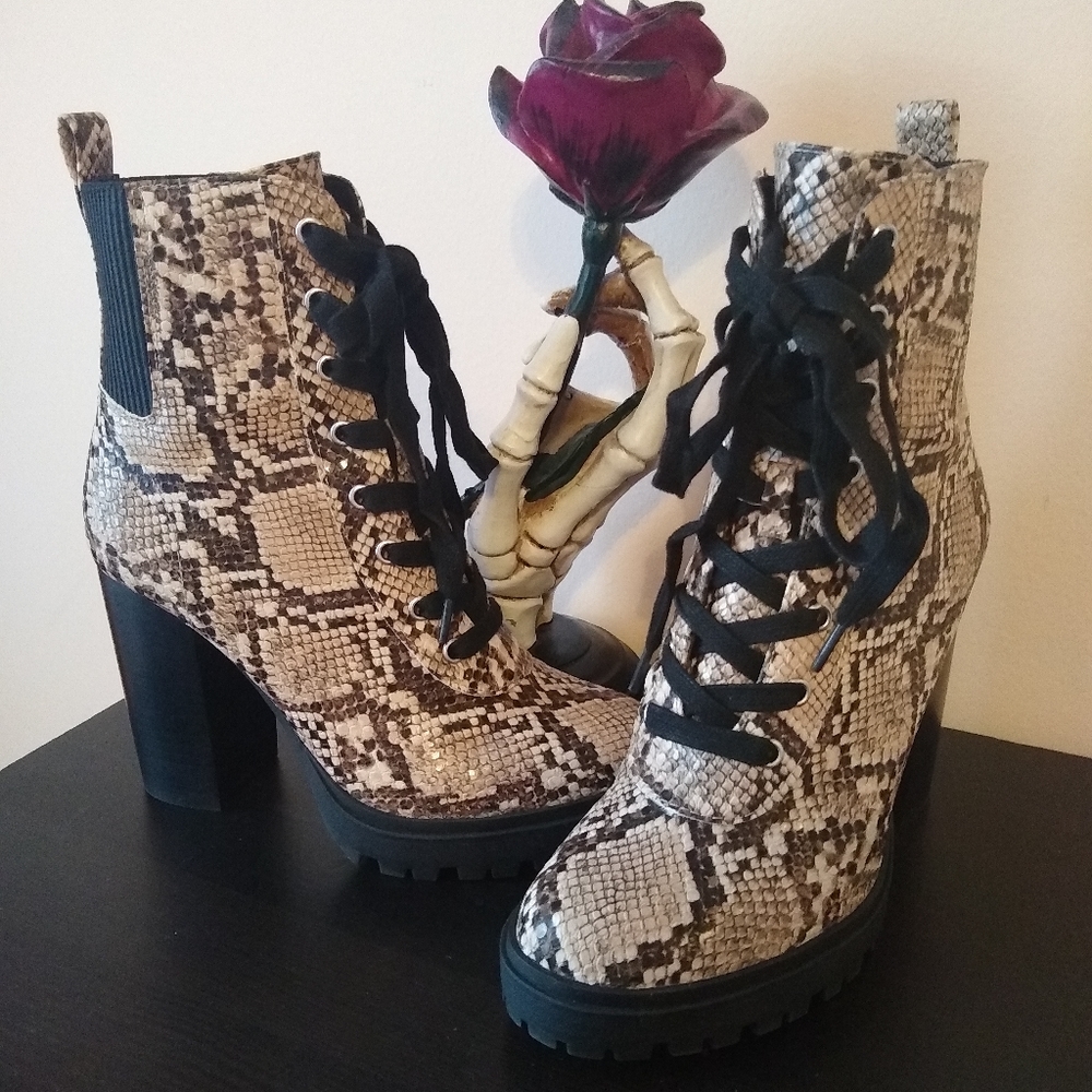 NWOB Steve Madden Faux Snakeskin Heels
